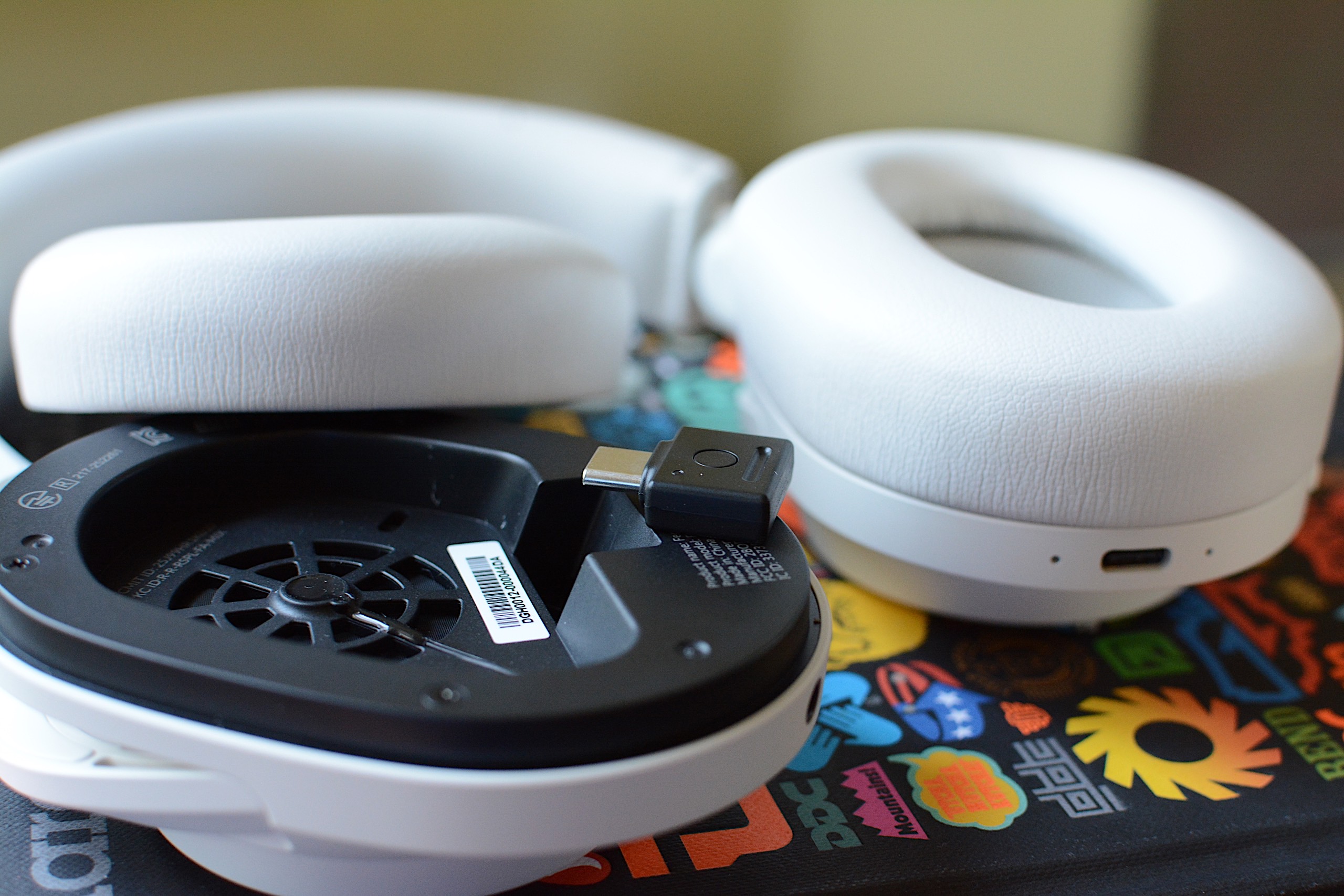 The lossless Bluetooth dongle inside the left ear cup
