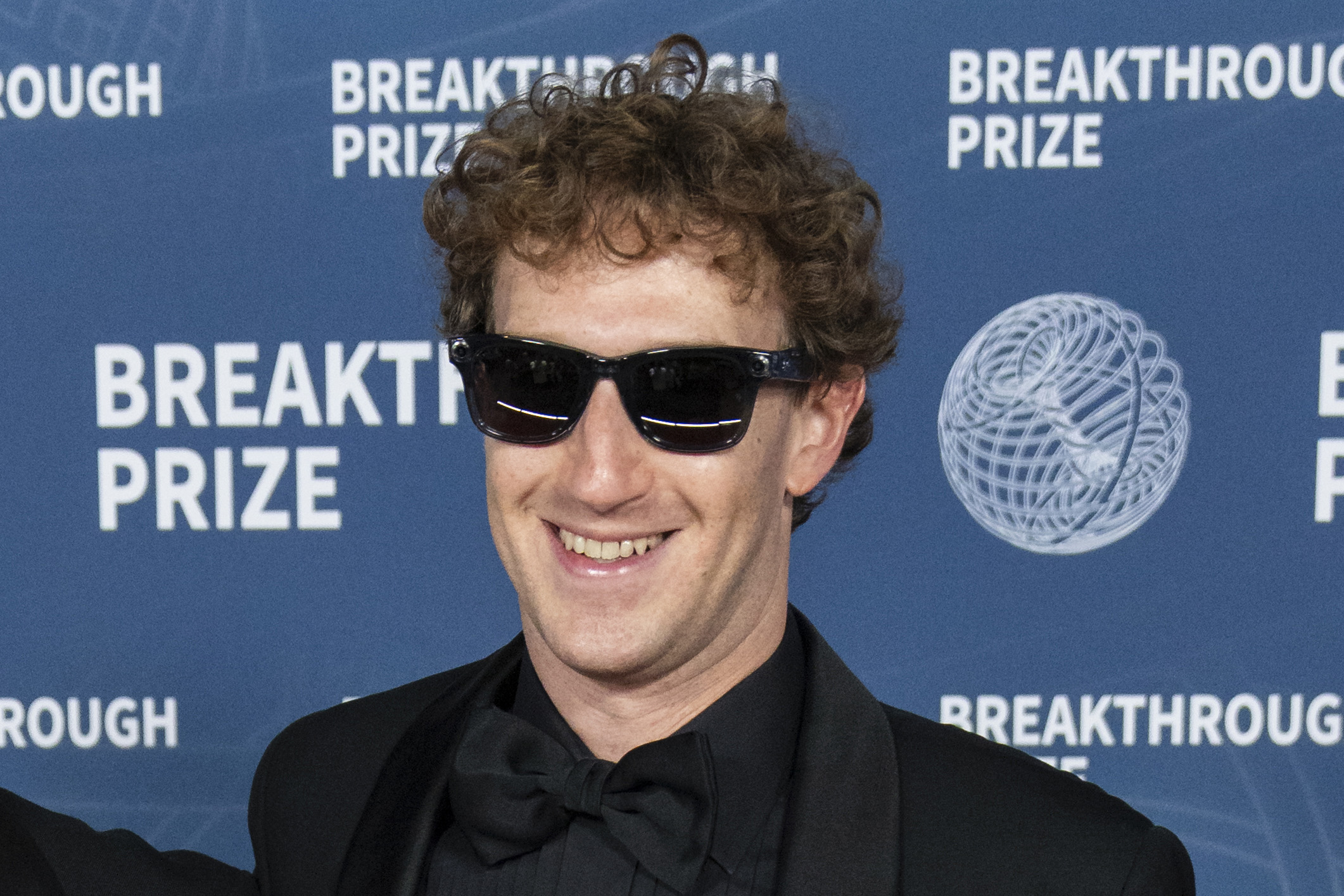 SANTA MONICA, CALIFORNIA - APRIL 05: Priscilla Chan and Mark Zuckerberg attend the 2025 Breakthrough Prize Ceremony at Barker Hangar on April 05, 2025 in Santa Monica, California. (Photo by Craig T Fruchtman/Getty Images)