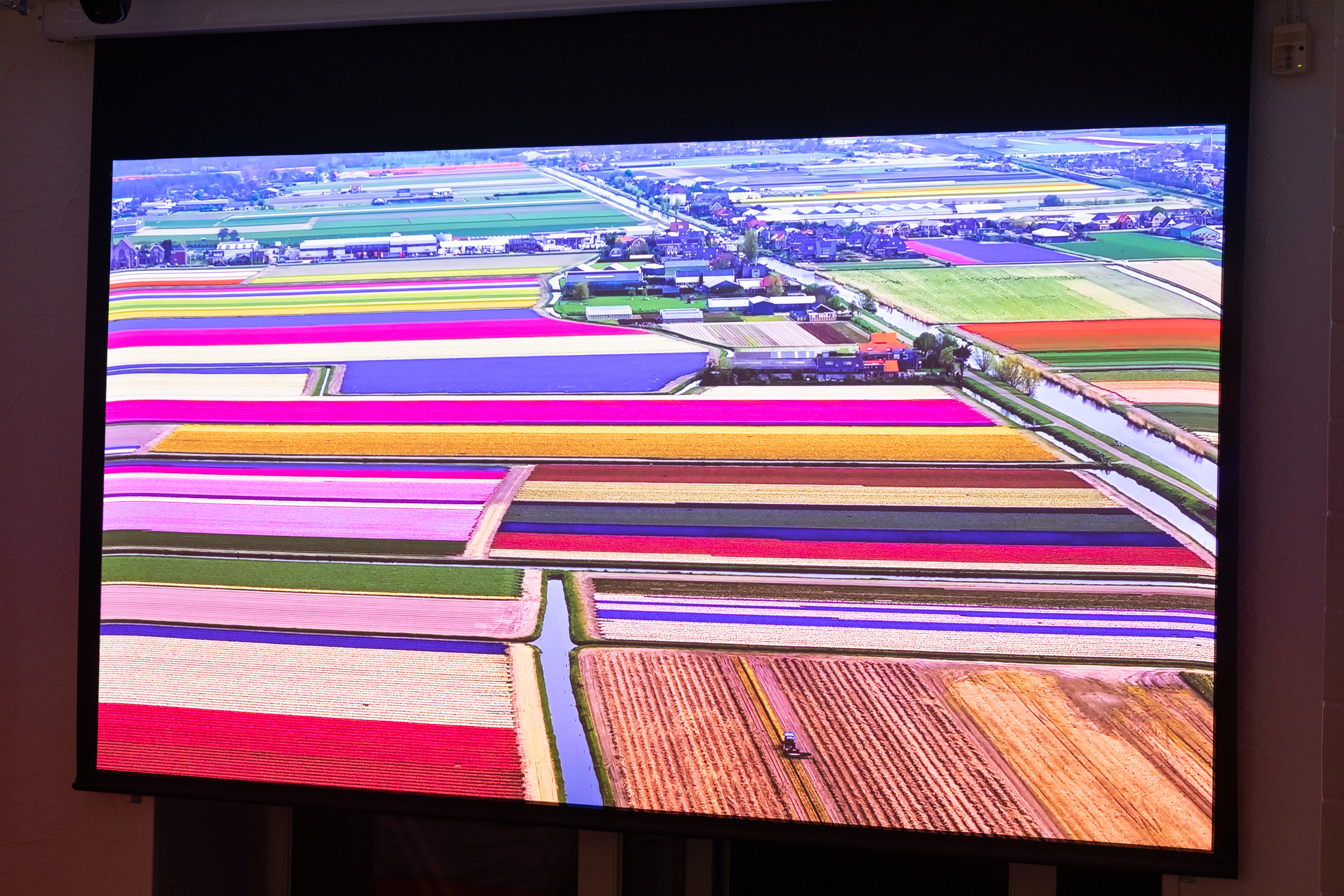 With a triple-laser system, the Nebula X1 offers outstanding brightness, contrast and color fidelity. 