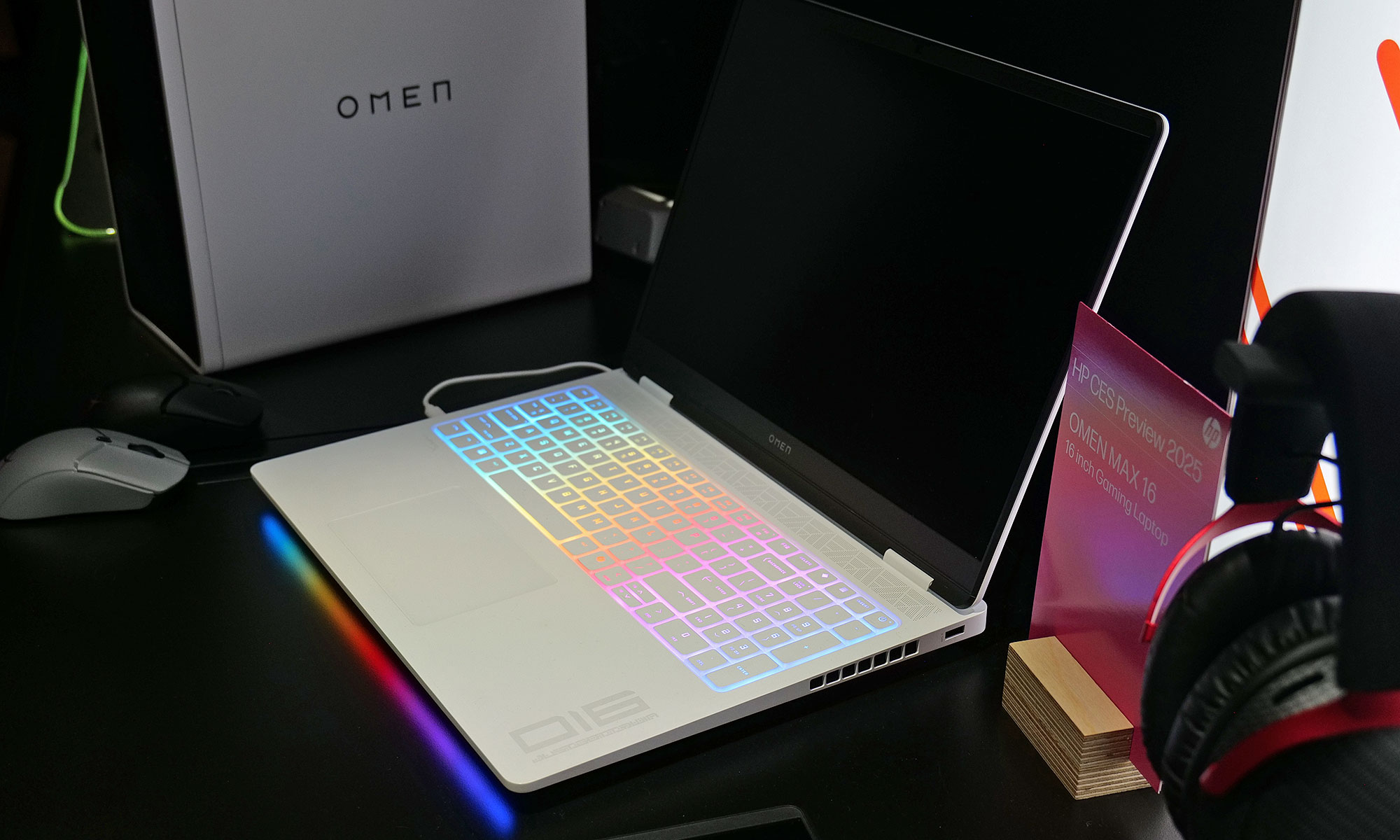 In addition to its RGB keyboard, the Omen Max 16 also features a new lightbar in front and reversible fans to help keep dust out. 