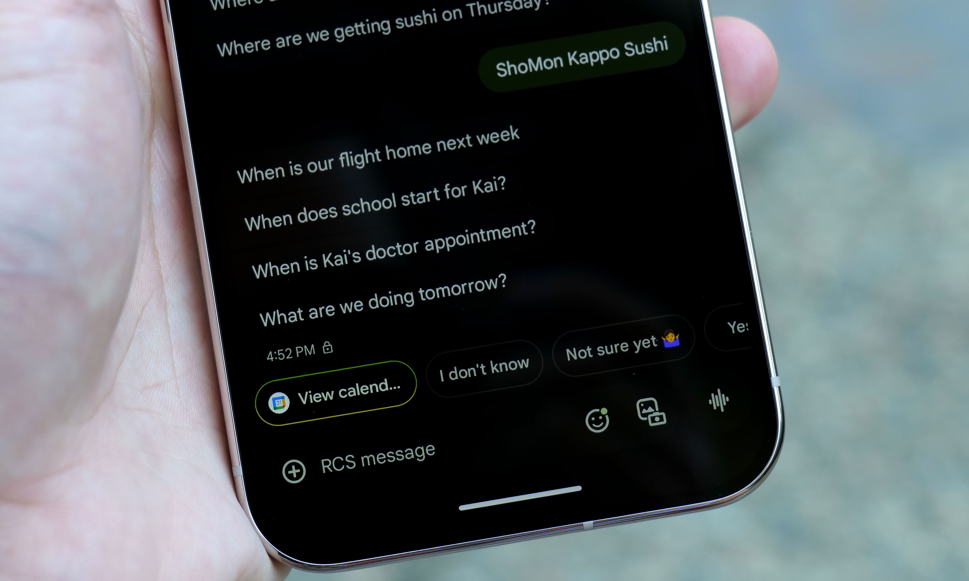 Magic Cue uses on device AI to gather information from apps like Gmail, Calendar and more so it can surface pertinent data when you need it. 