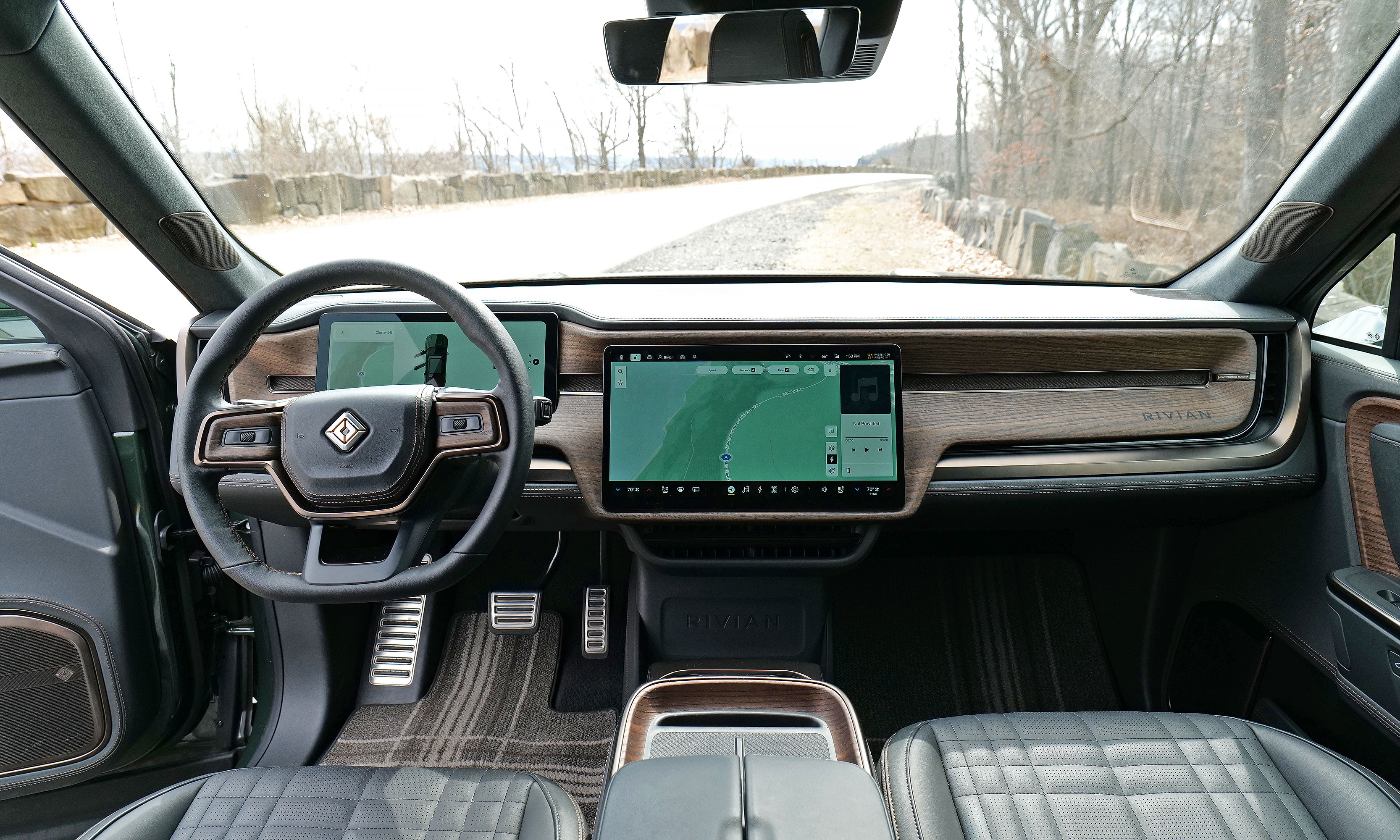 The dashboard of the Rivian R1S, including its 15.6-inch main screen and 12.3-inch digital drive gauge. 