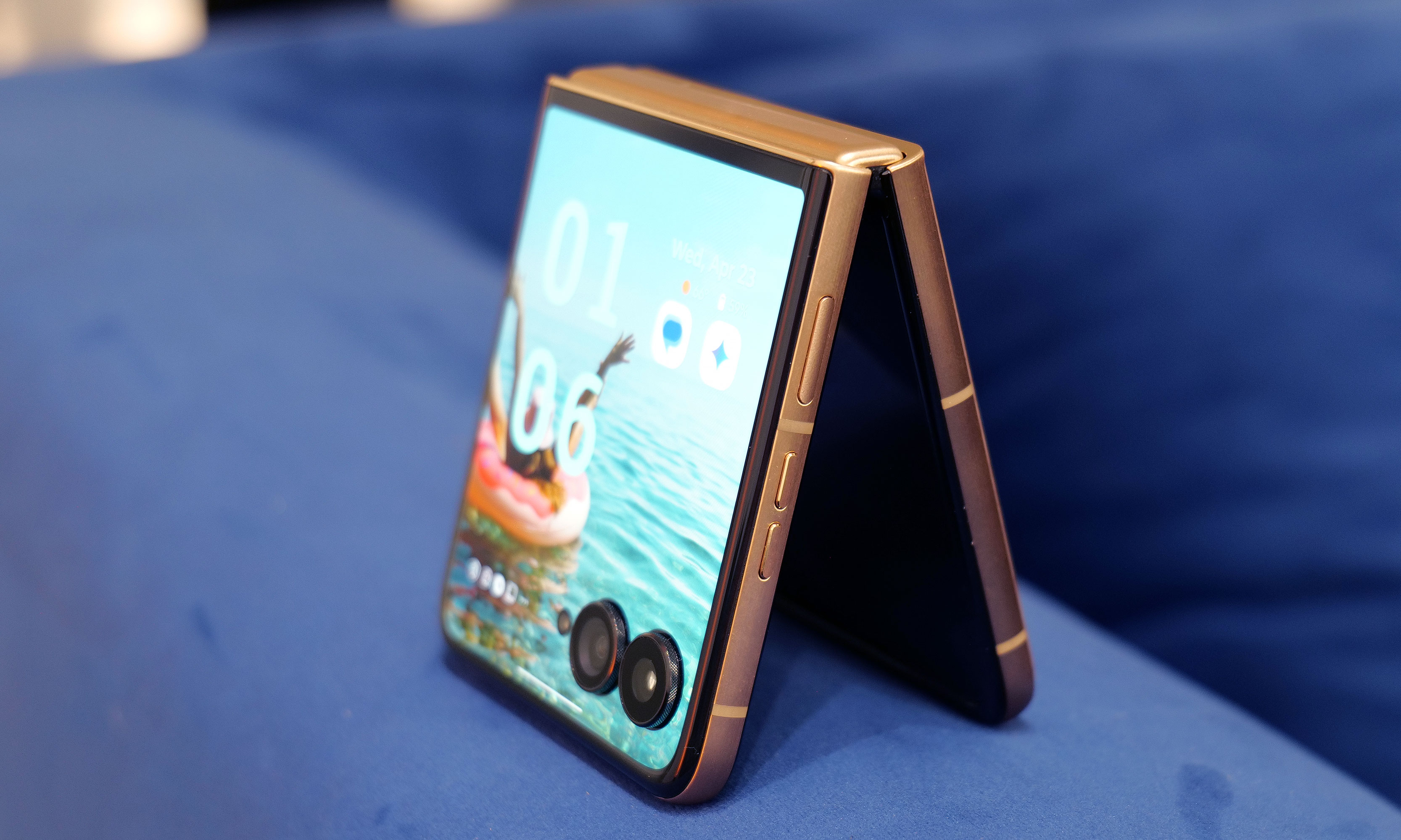 All versions of the 2025 Razr will have the same titanium hinge. 