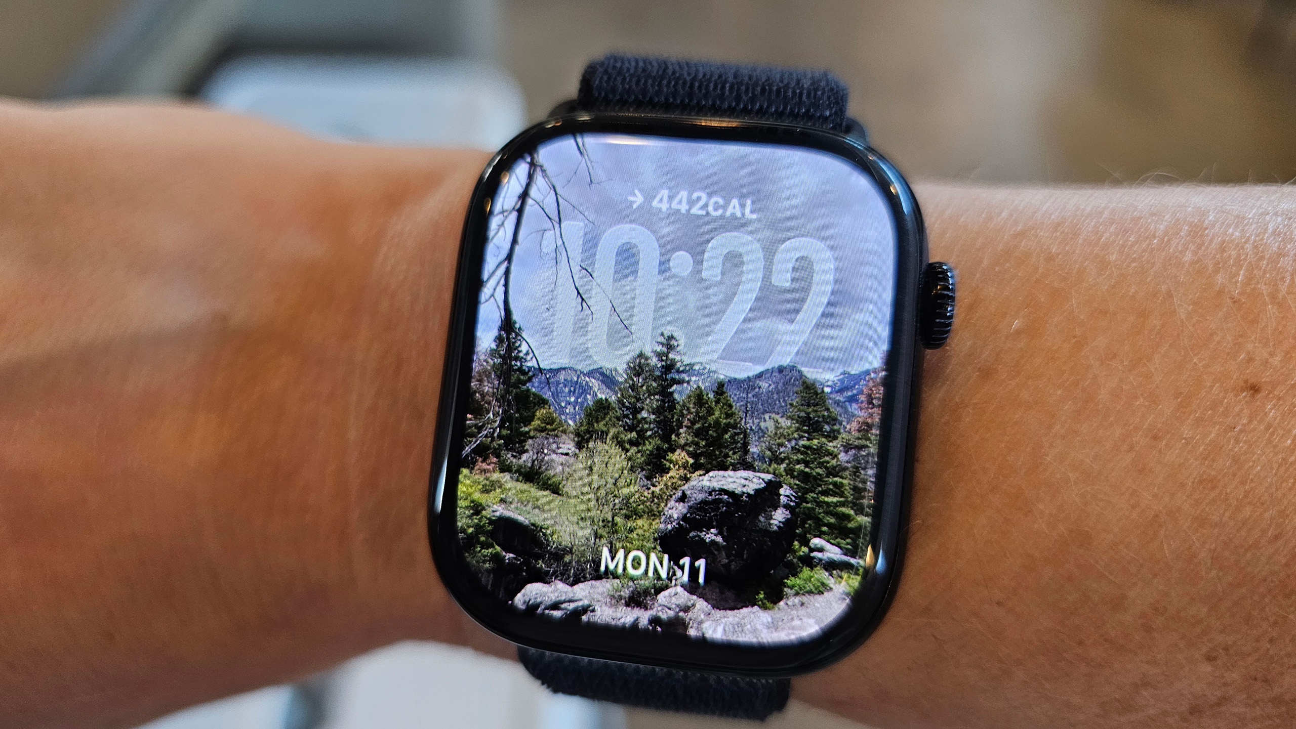 The time numerals get the Liquid Glass treatment with the Photos watch face. 