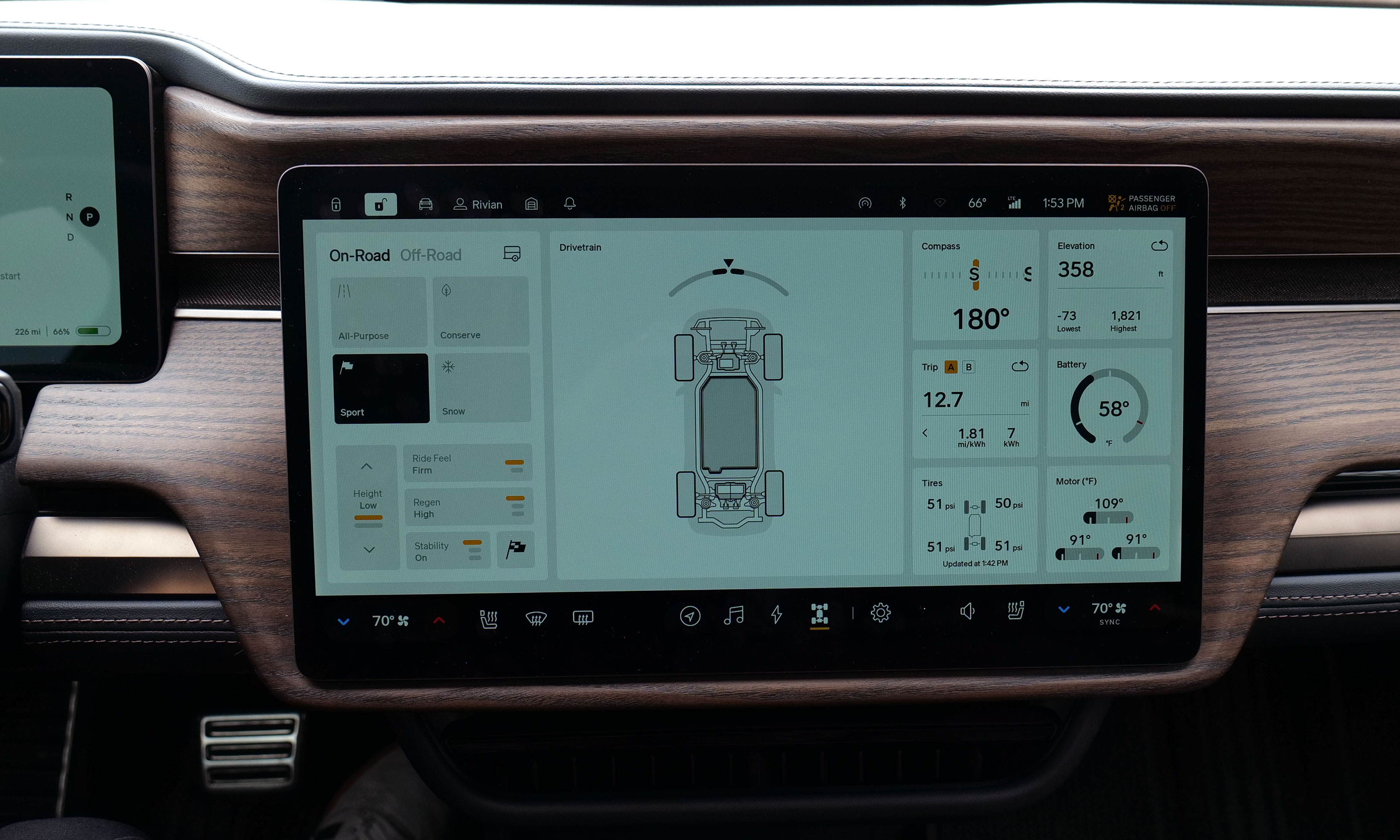 The R1S' drivetrain menu provides a wealth of information including stats on battery level, motor temp, steering angle and more. 