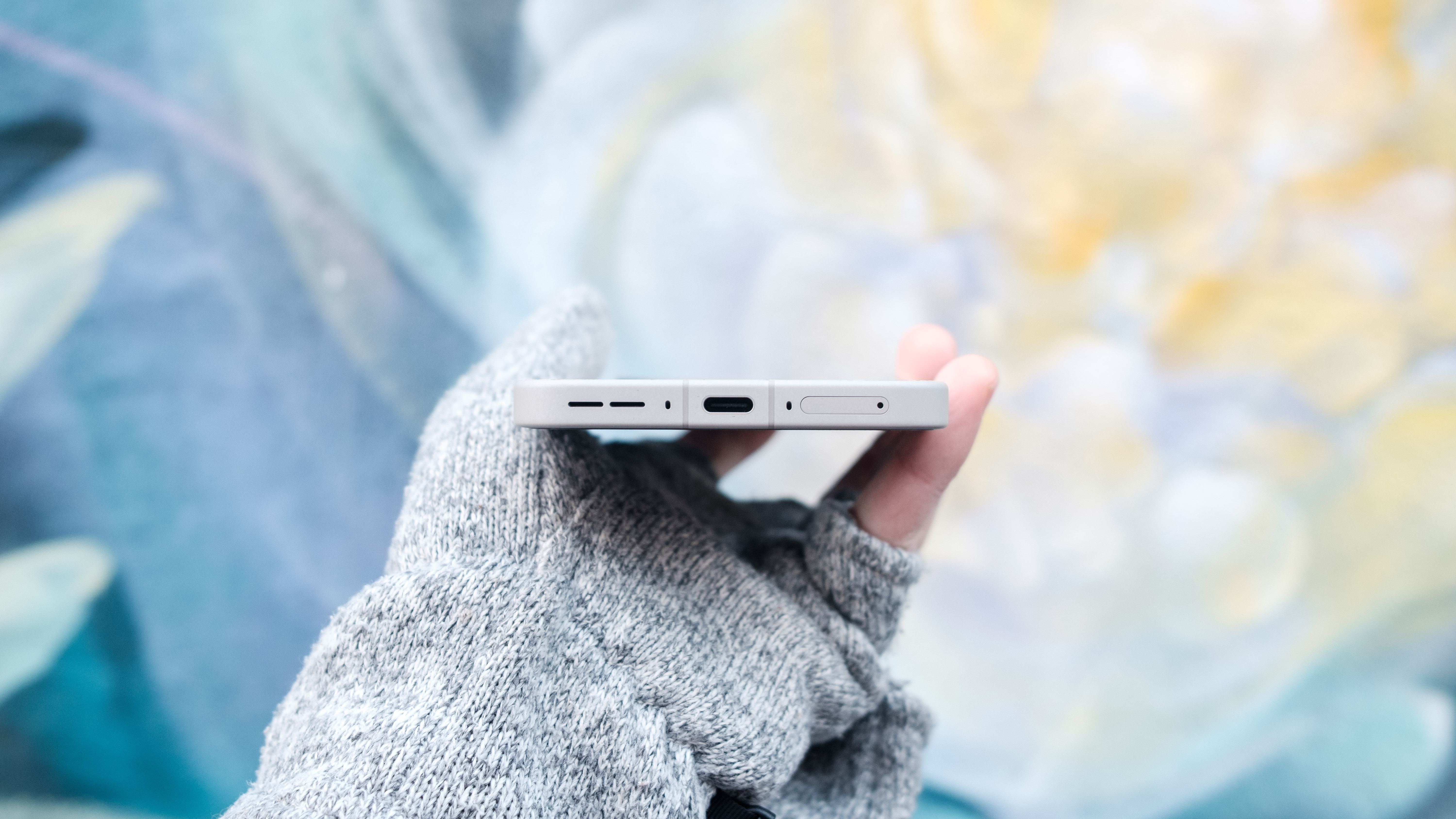 In North America, the OP15's SUPERVOOC adapter can charge the phone at 80W. 