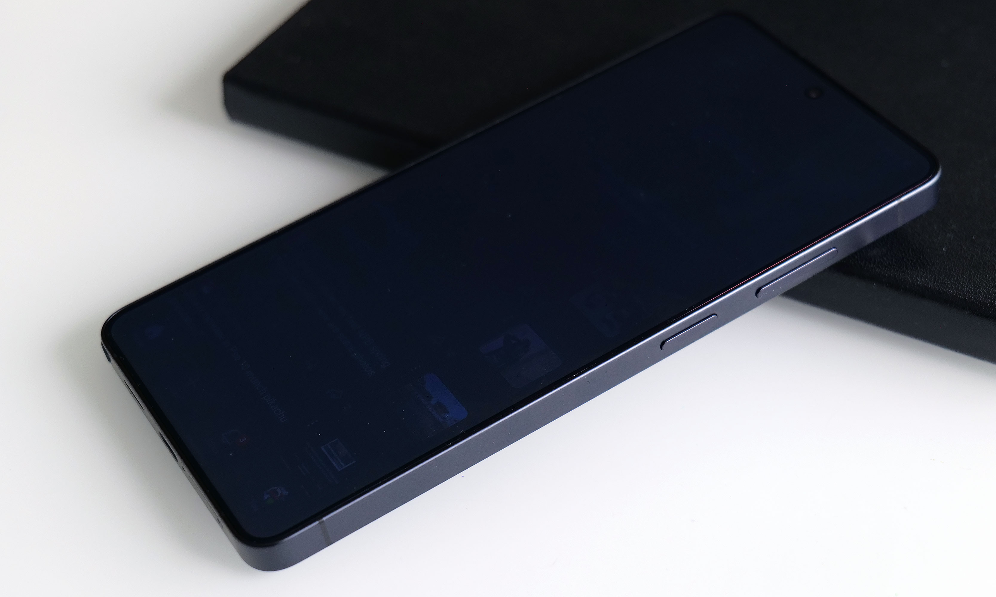 Even on maximum protection, you can still make out some faint details. But good luck to anyone trying to glean any usable info while the Galaxy S26 Ultra's Privacy Display is on. 