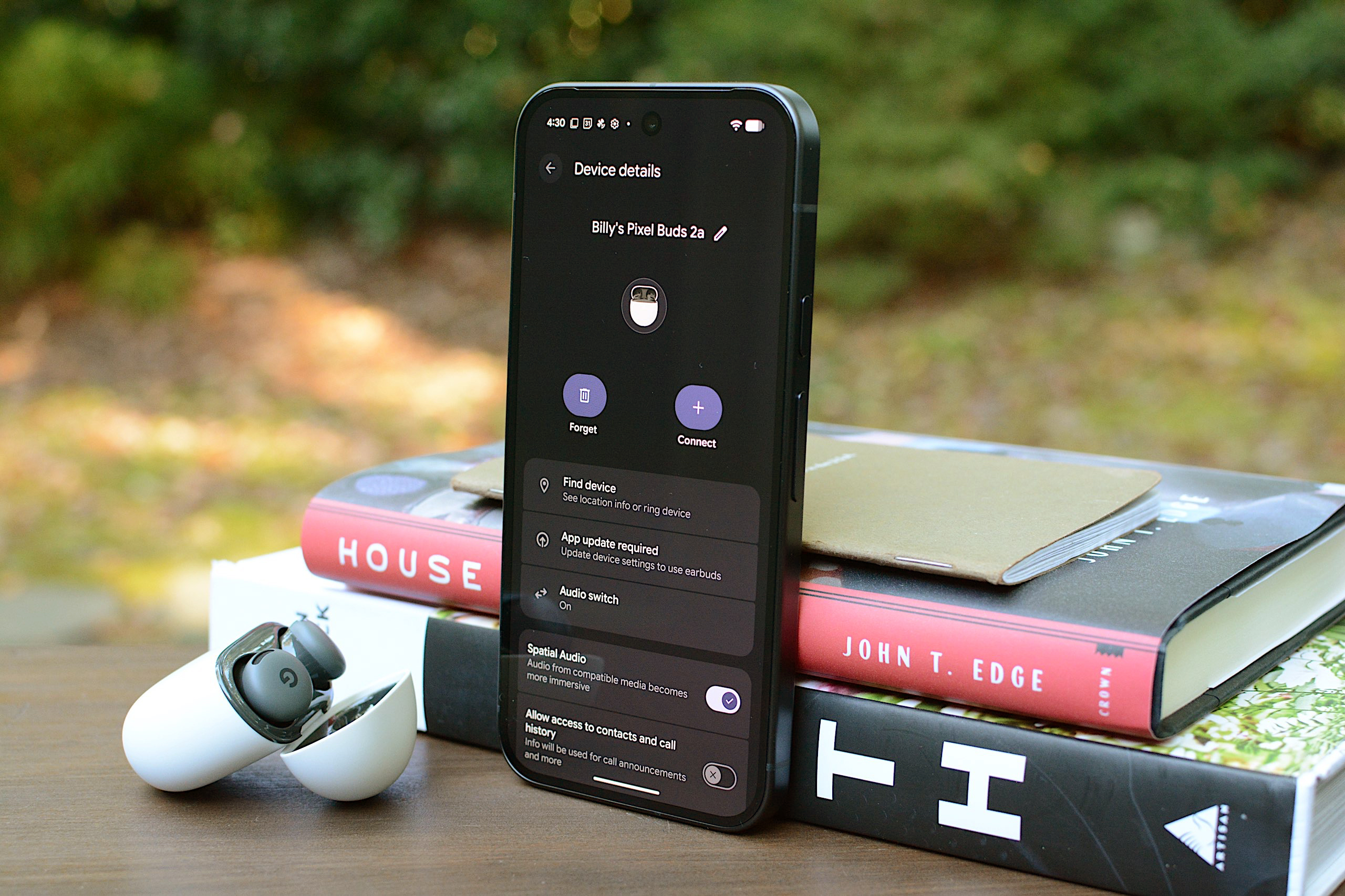 The Pixel Buds app offers access to settings and the hearing health feature. 