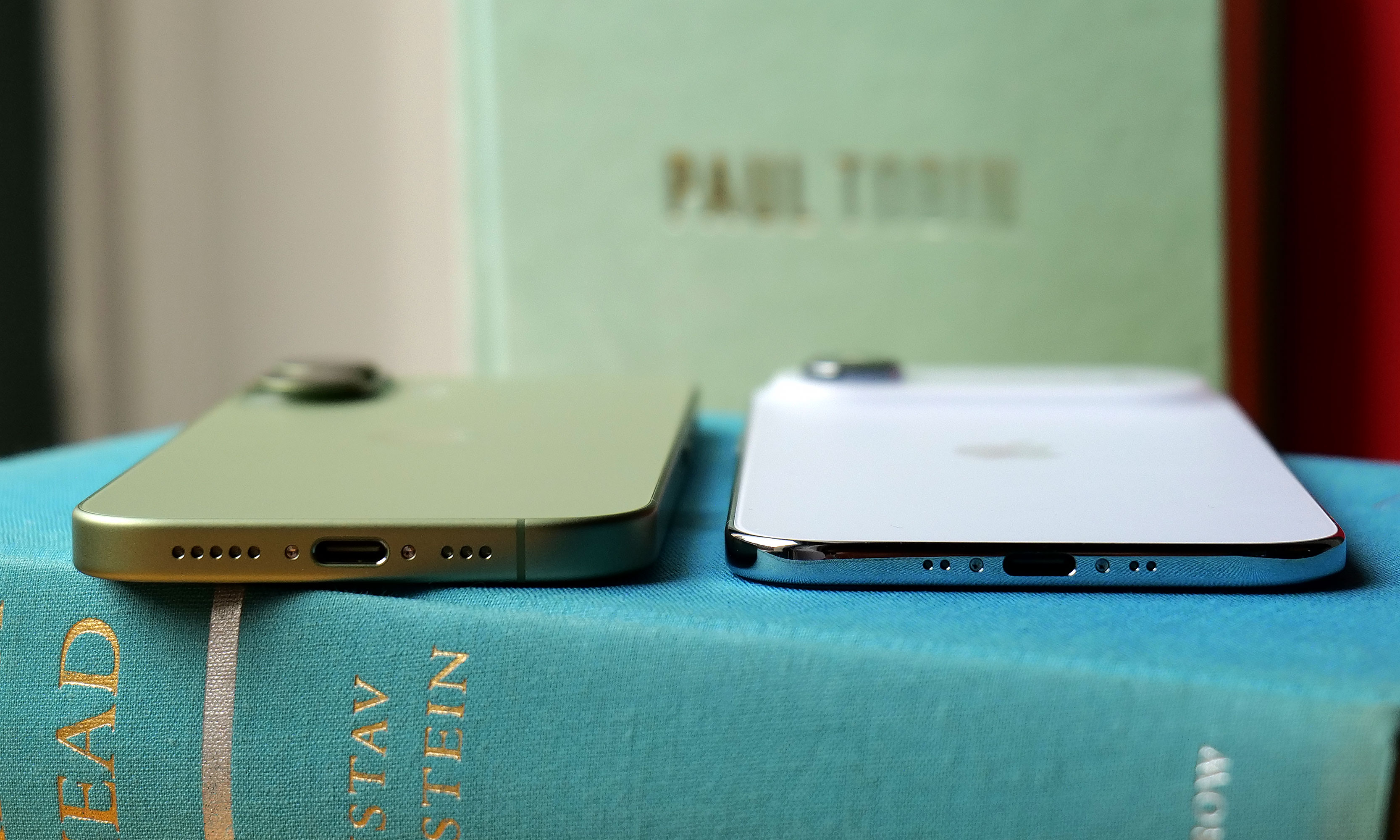 When you put the iPhone Air next to an iPhone 17, it becomes much easier to appreciate its super thin design.