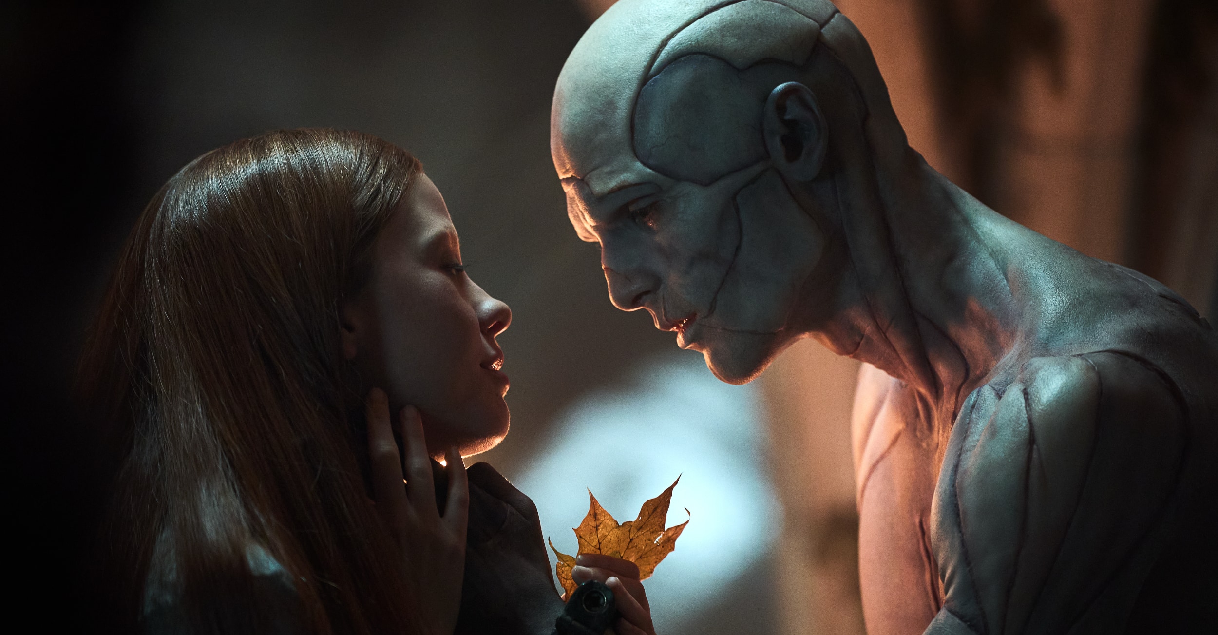 Mia Goth and Jacob Elordi in Frankenstein
