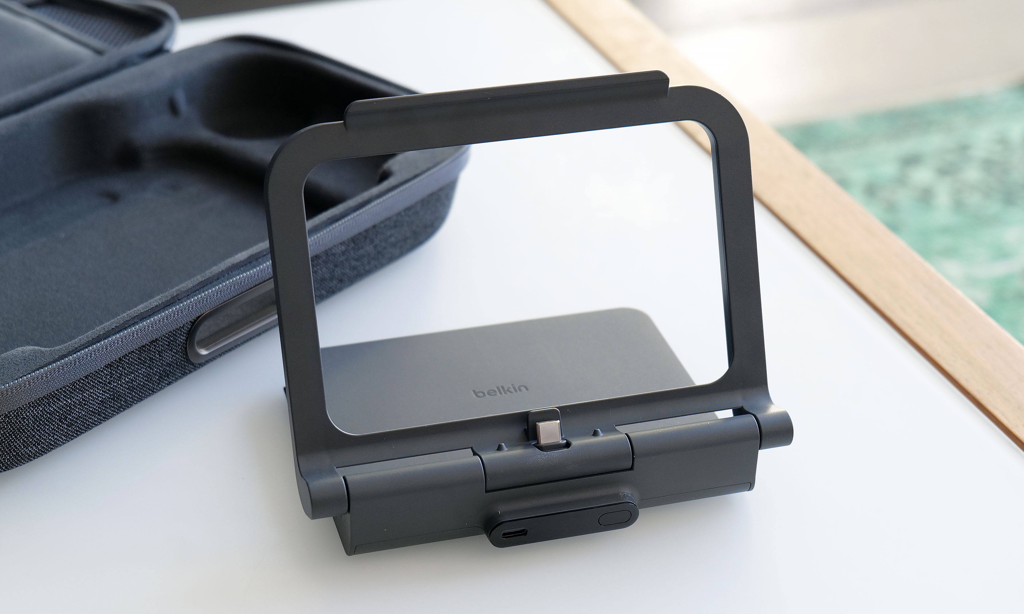 belkin-pro-charging-case-battery.jpg