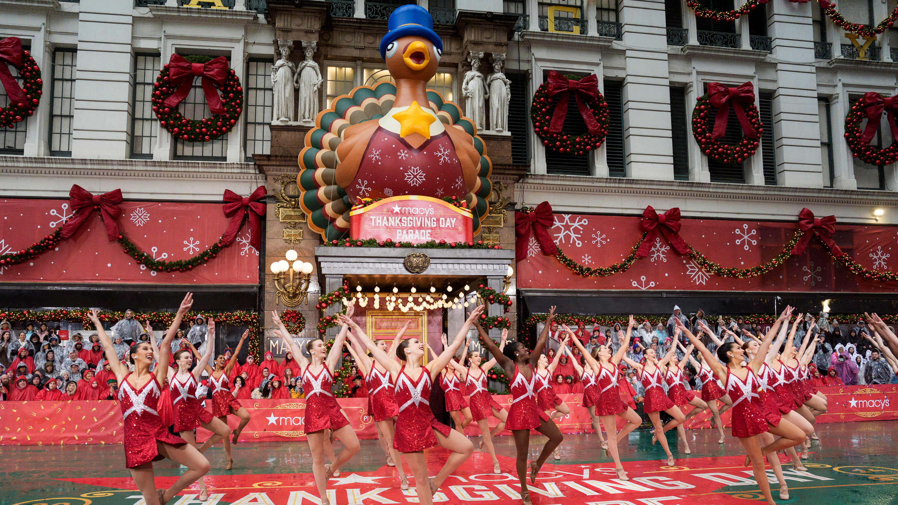 MACY'S THANKSGIVING DAY PARADE -- Downtown -- Pictured: The Radio City Rockettes -- (Photo by: Peter Kramer/NBC via Getty Images)