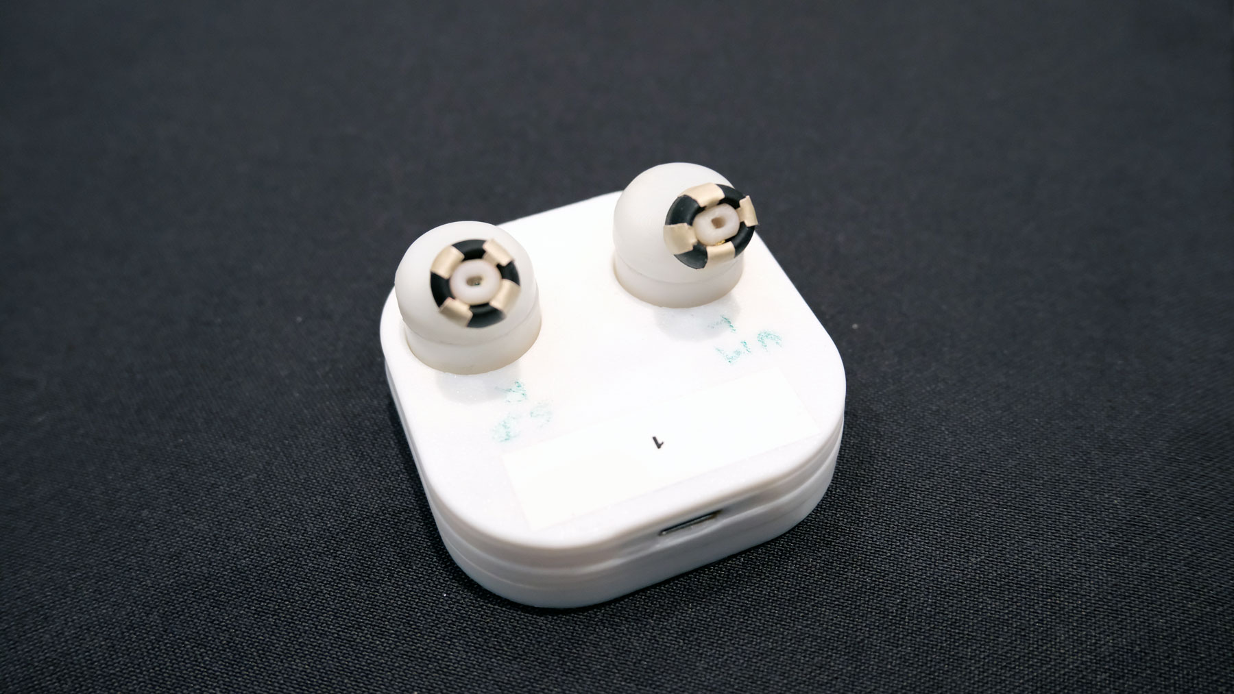 Naox's prototype TWS earbuds sensors.