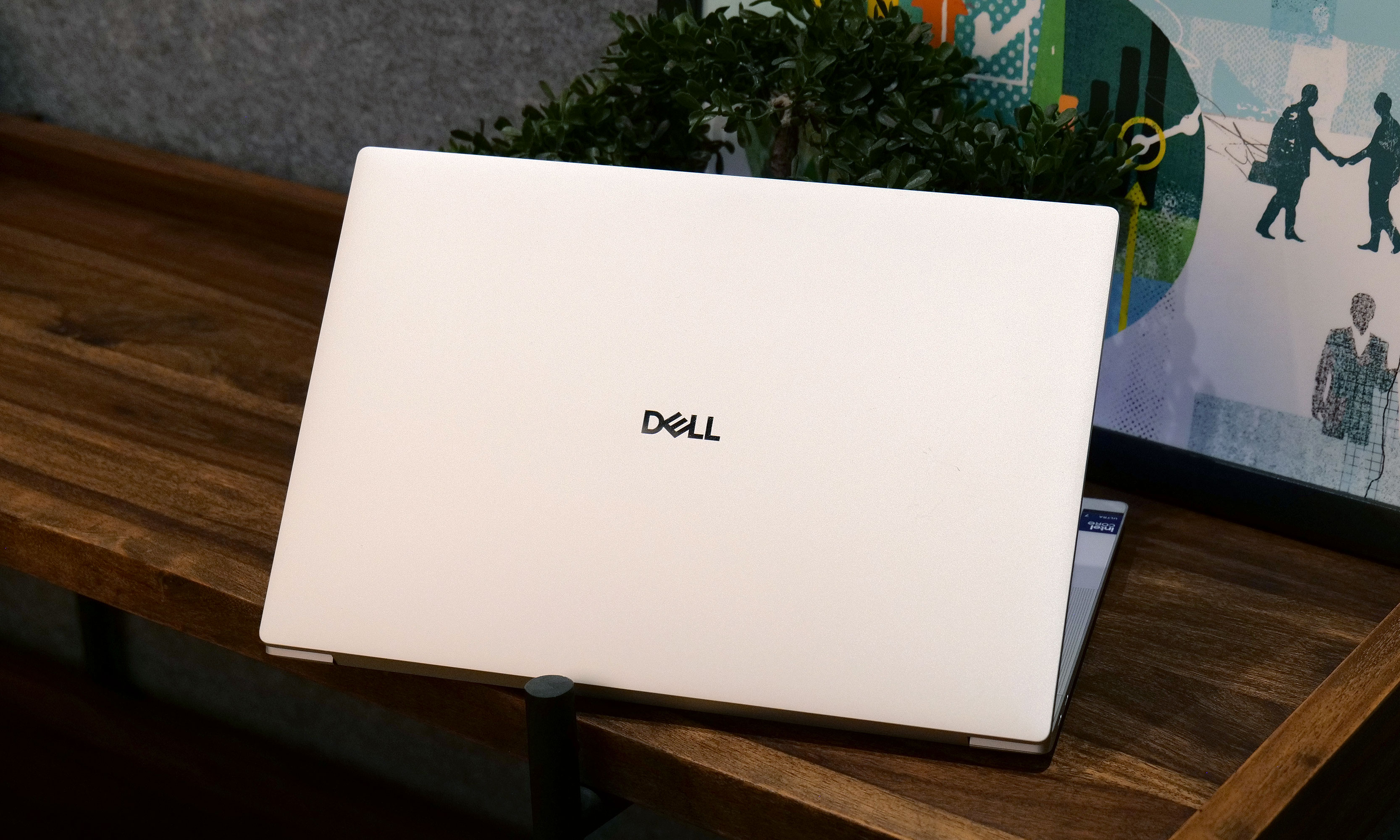 The Dell 14 Premium is made from aluminum and Gorilla Glass 3 and is available in two colors: platinum and graphite. 