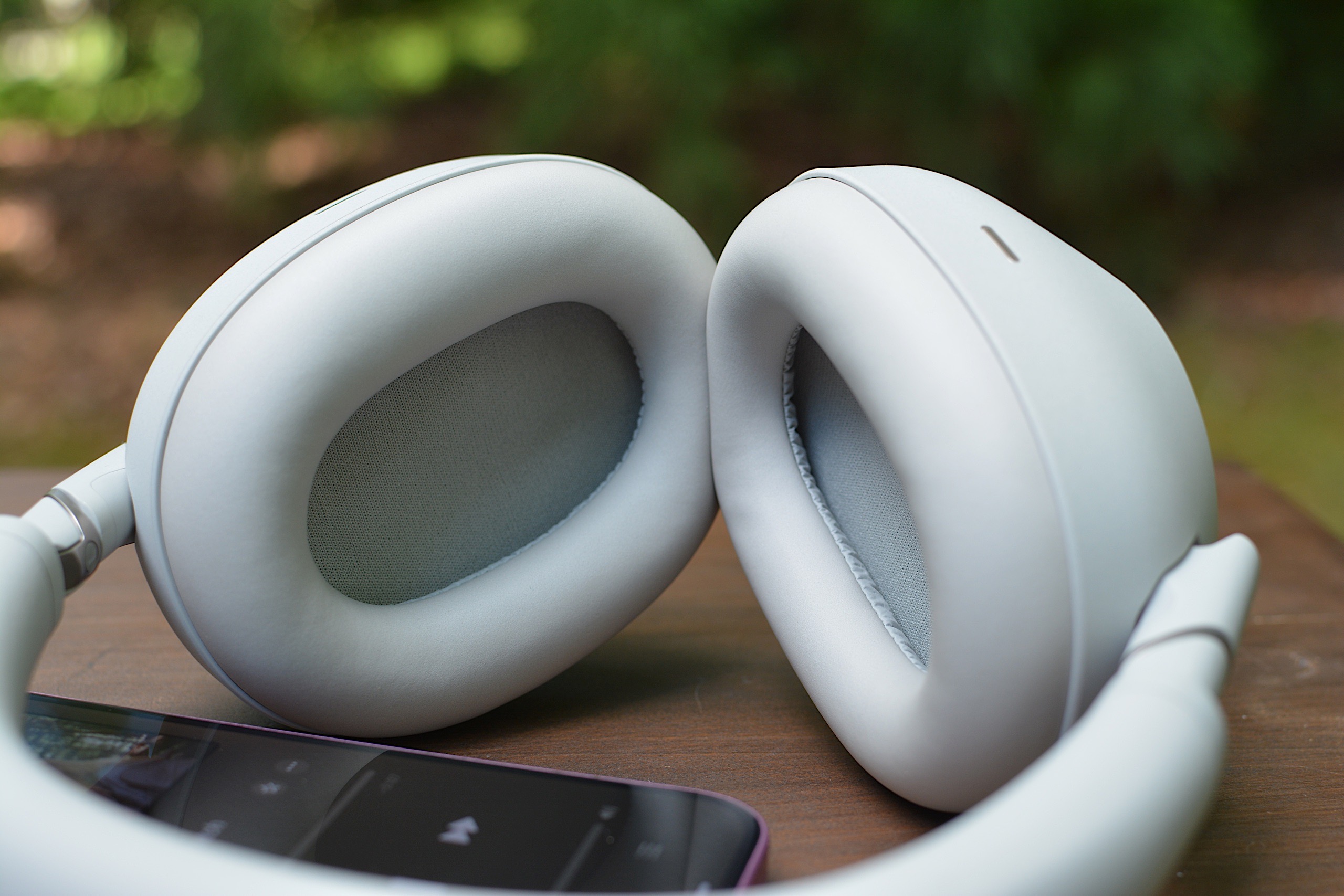 Soft ear pads lead to supreme comfort.