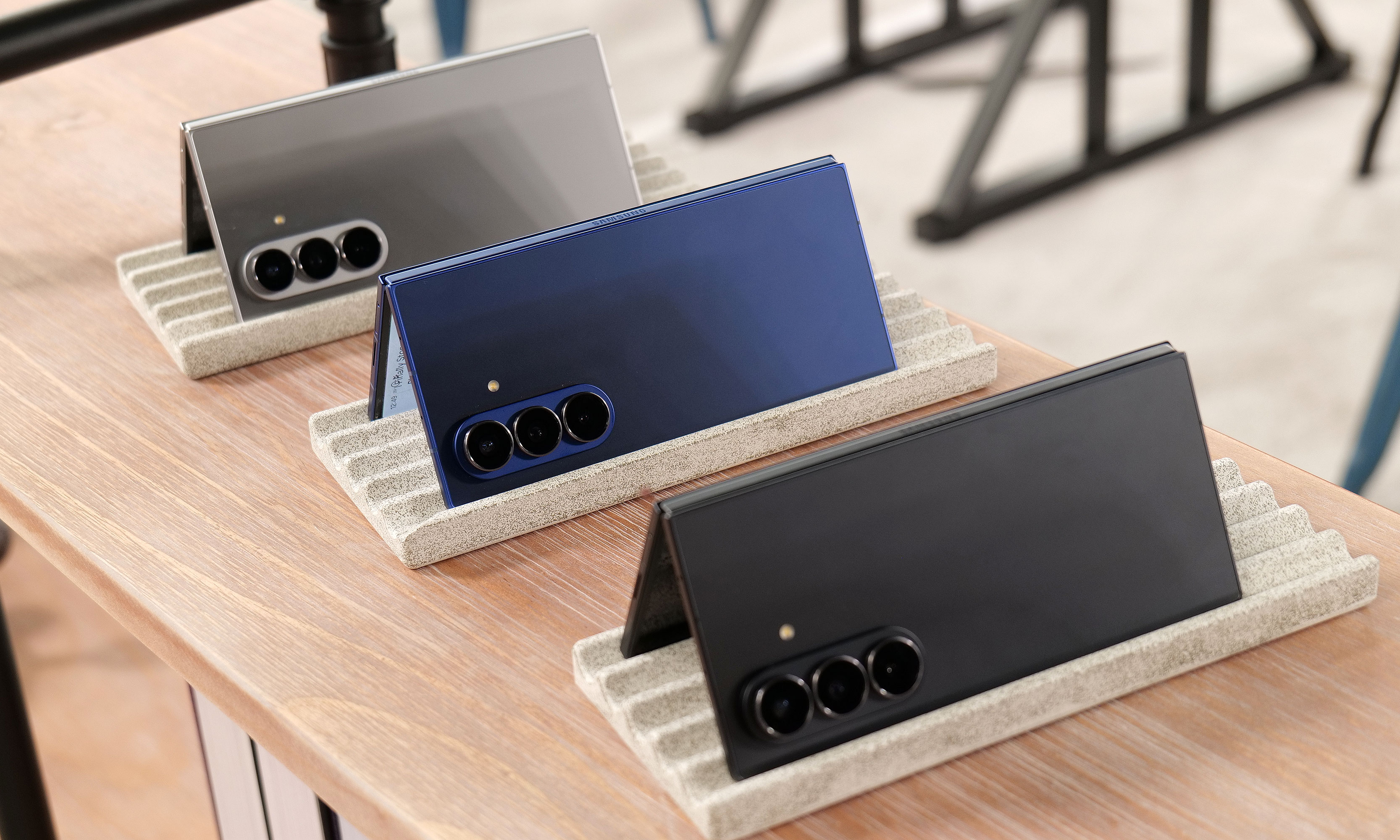 The Samsung Galaxy Z Fold 7 will be available in three main colors: blue, black and silver. There will also be a mint model available exclusively on Samsung.com. 