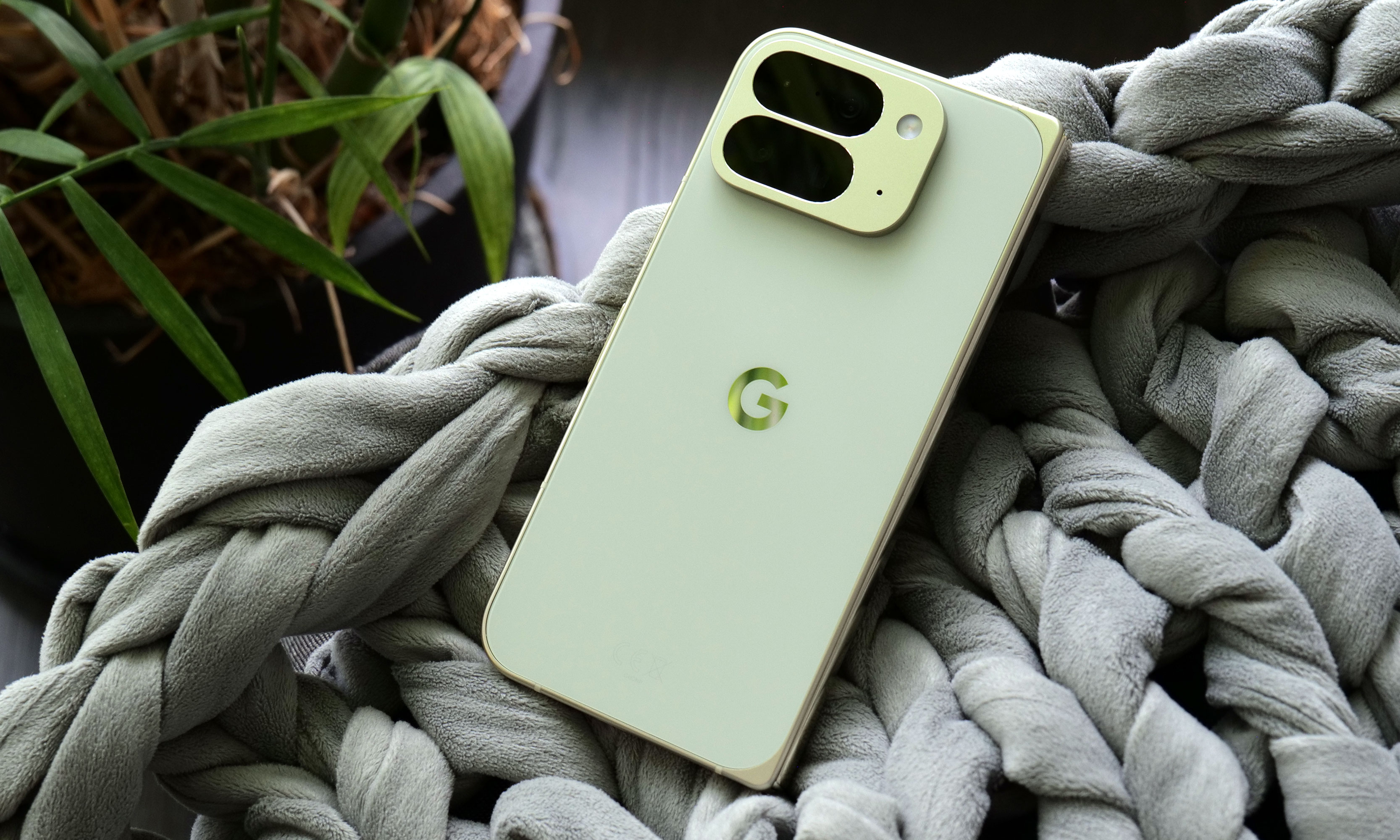 I love the addition of a proper IP68 rating, but I hope Google can put that in a thinner chassis next year. 