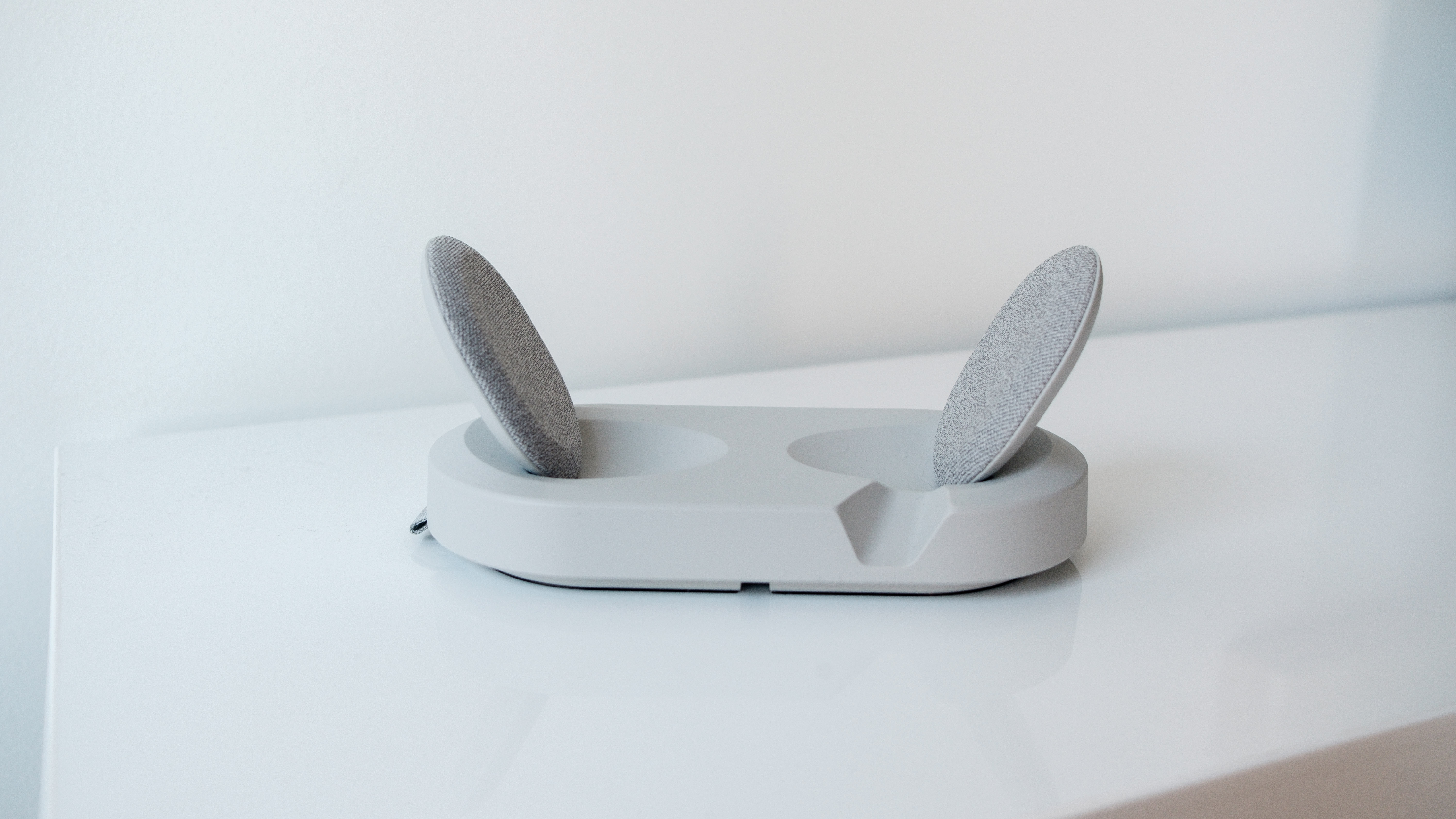 The charging station also houses the Scape's 2.4GHz transmitter. 