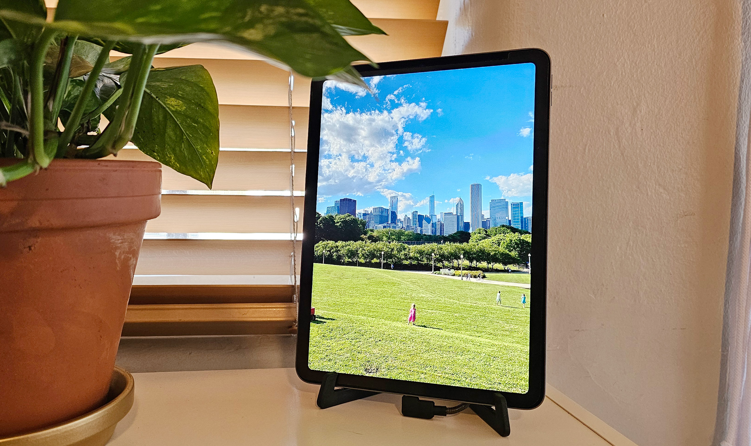 A single image is shown on the iPad using the Re-Frame digital picture frame app. 