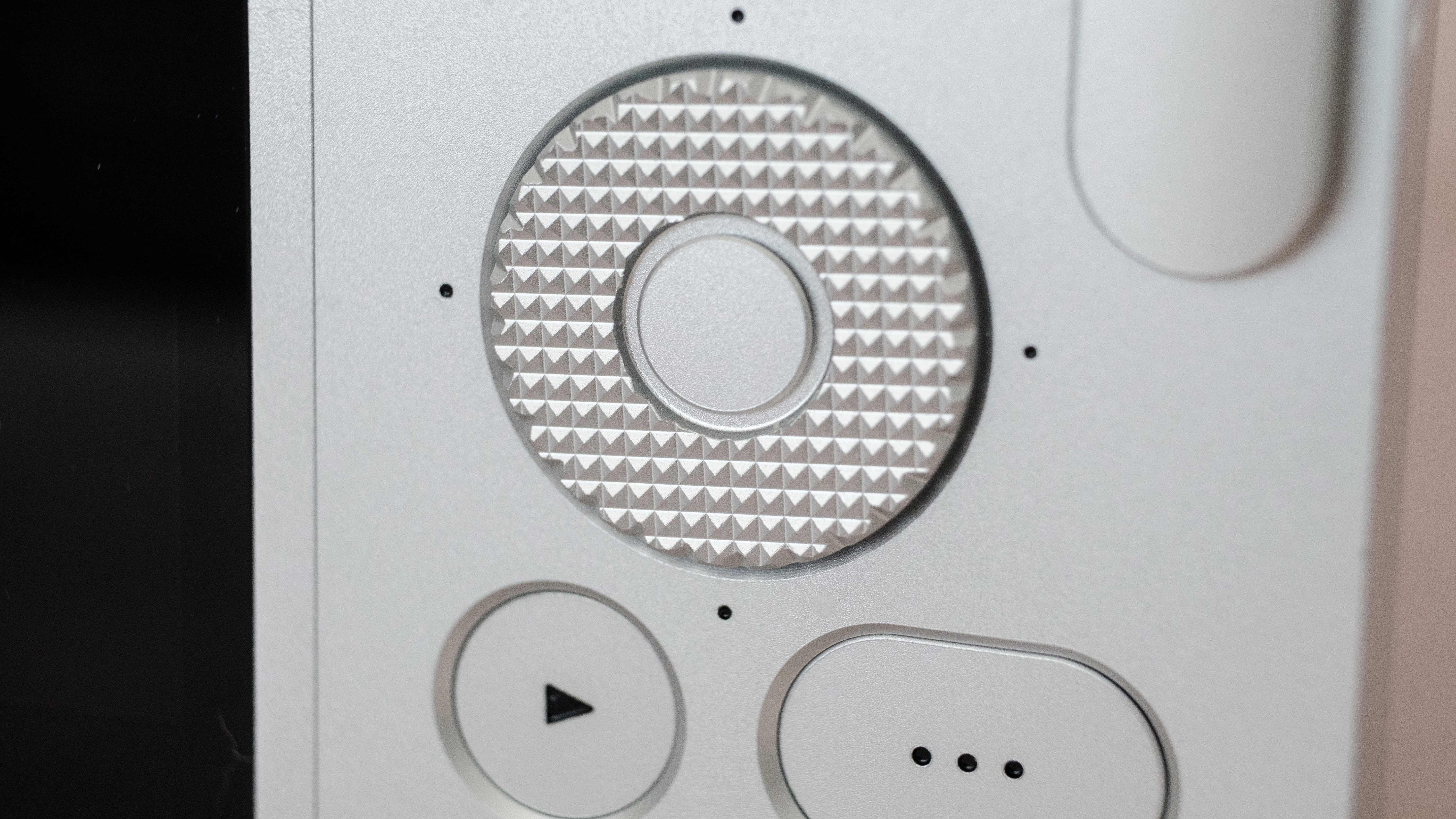 A closeup of the Sigma BF's single control dial. 