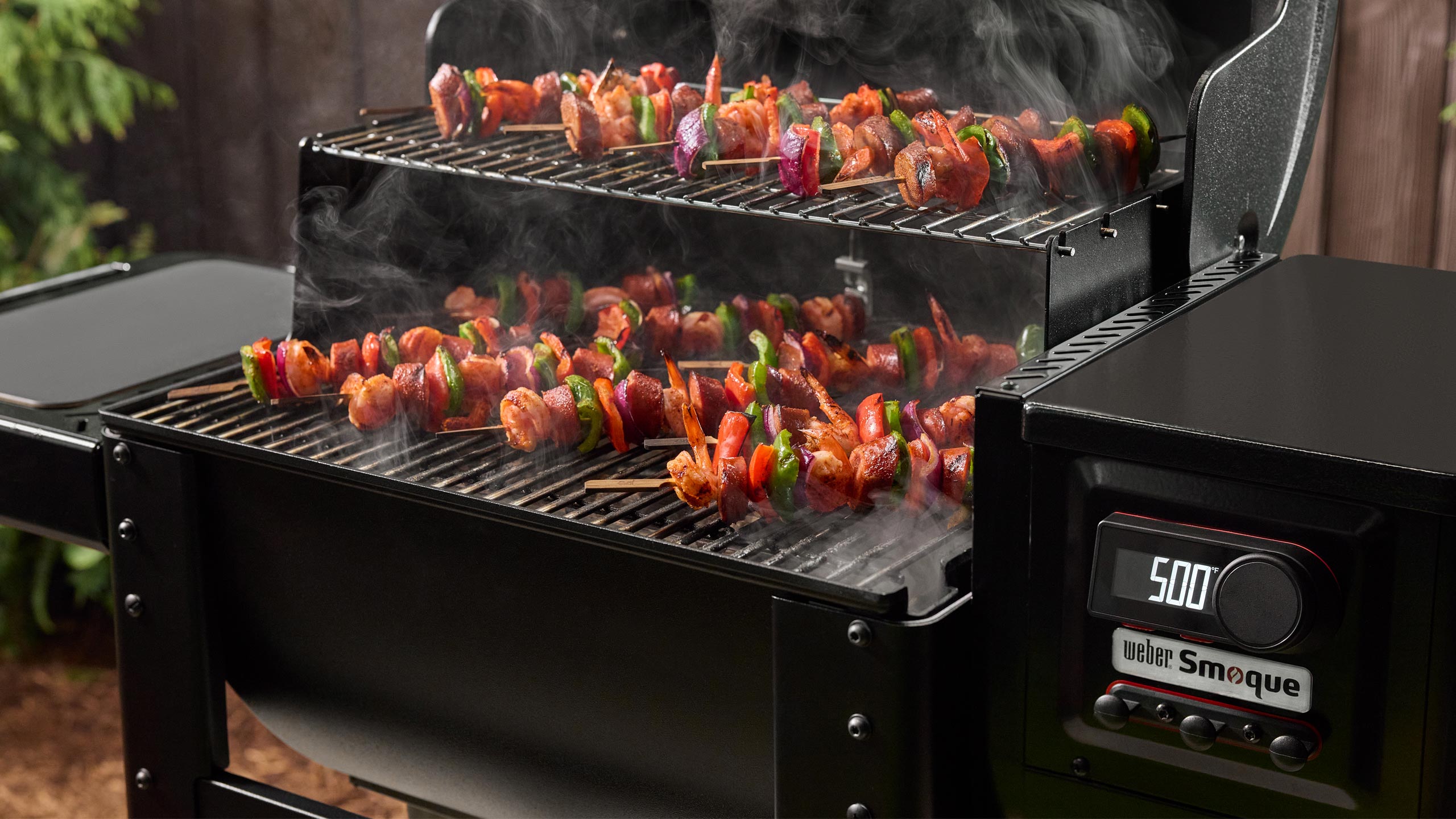 Weber simplified the controller and display on the Smoque.