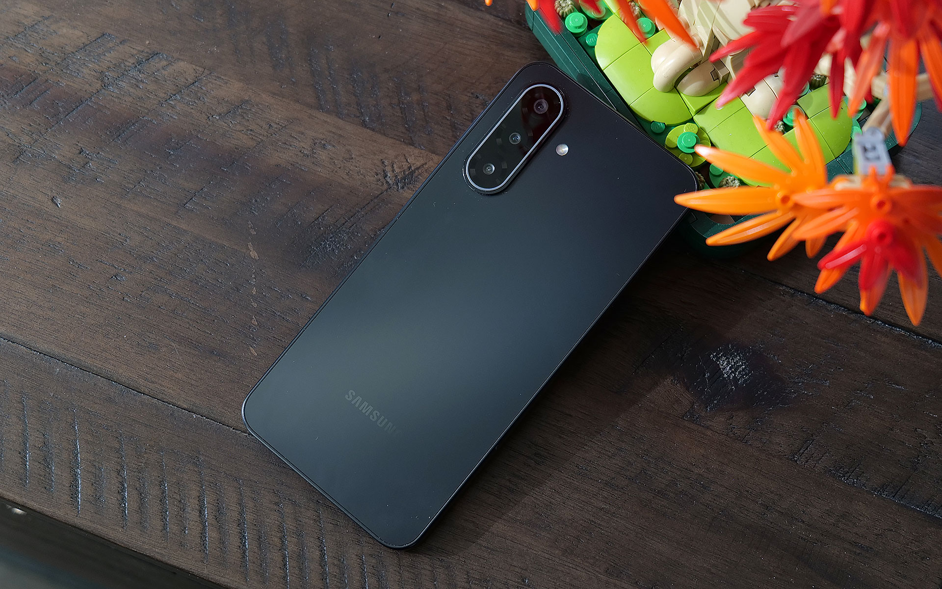 Even though the Galaxy A17 is made out of plastic, the phone still doesn't feel cheap. 