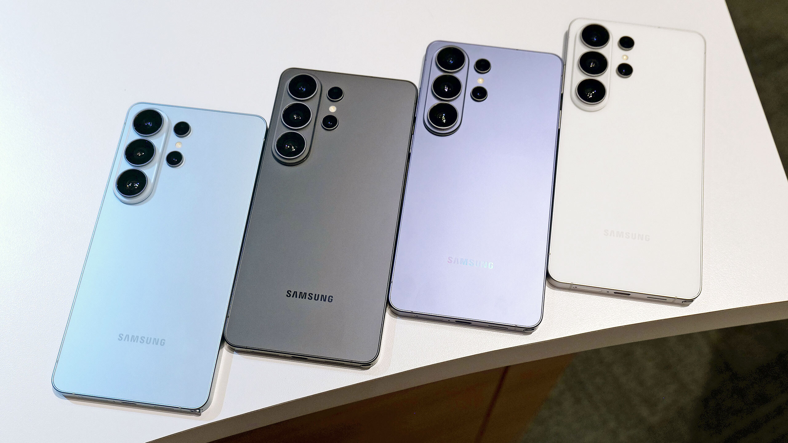 The four main colors of the Galaxy S26 Ultra: Sky Blue, Black, Cobalt Violet and White.