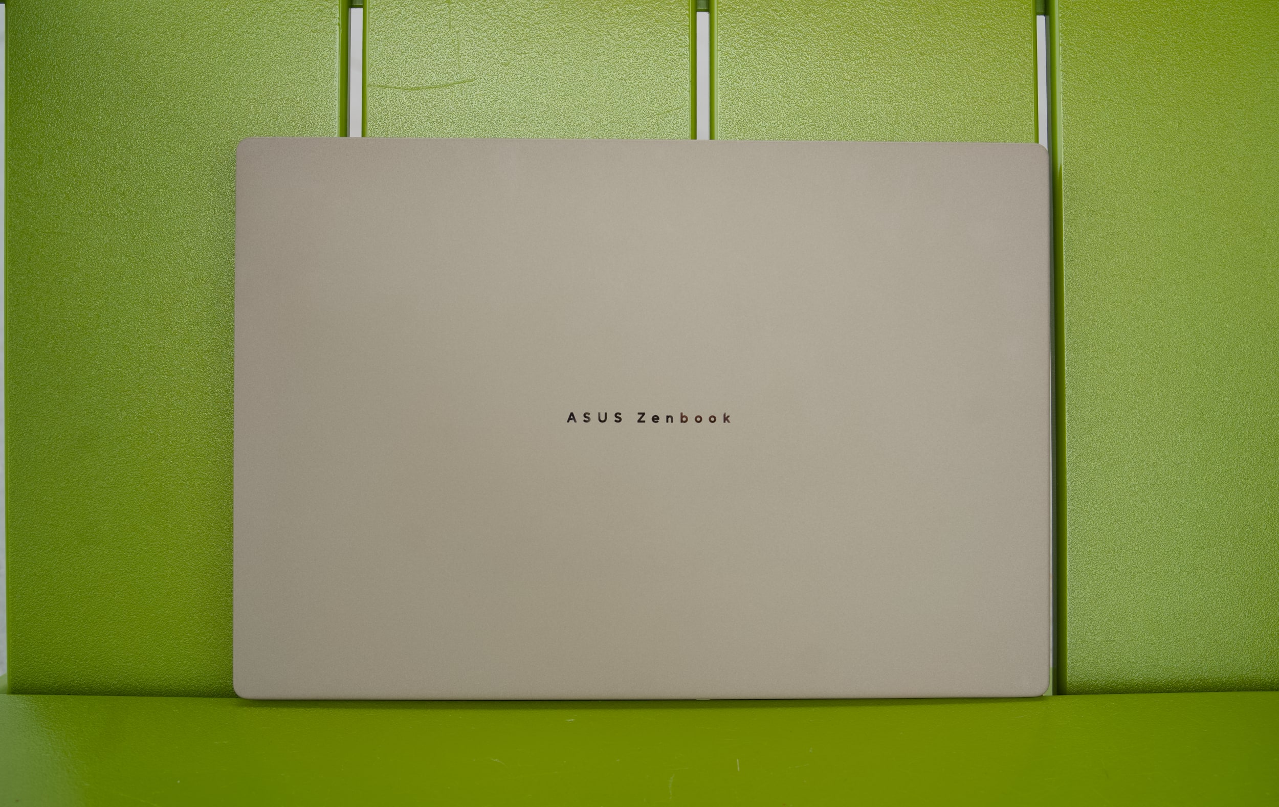 ASUS Zenbook A16