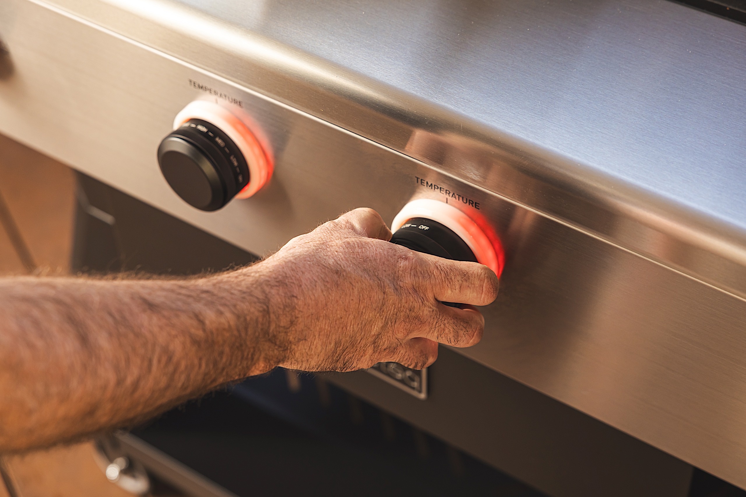 Recteq's X-Fire Pro has two sets of controls for its two modes, both of which will feel familiar to gas and pellet grill users. 