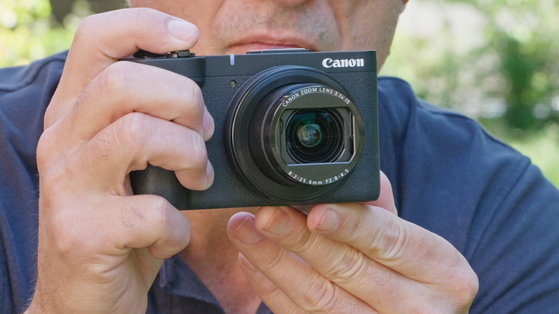 Canon’s PowerShot V1 is a versatile hybrid camera with excellent video and image quality thanks to the unusually large sensor. 