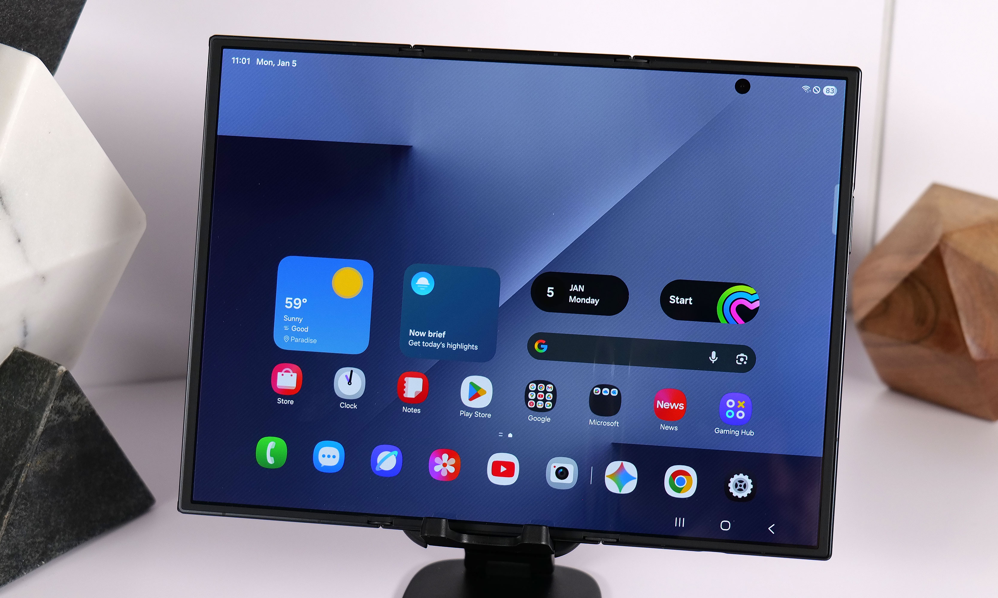 Yes, the TriFold has a crease, two in fact. But they still don't ruin the experience. 