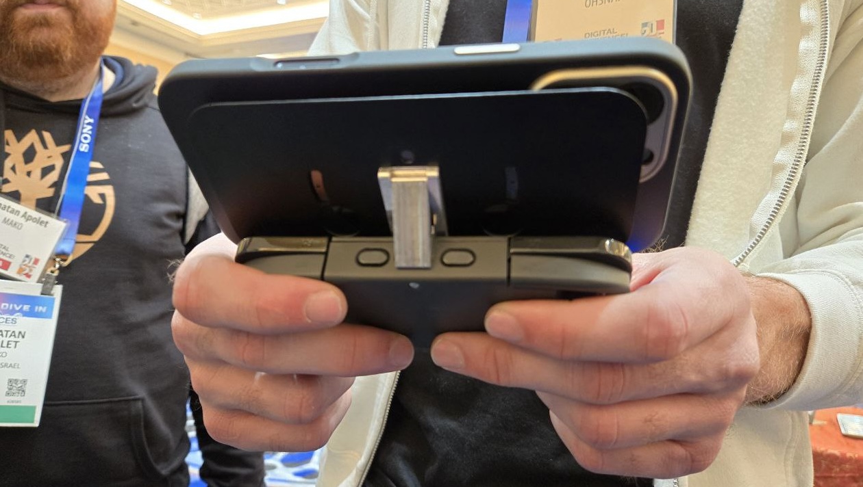 MCON mobile gamepad