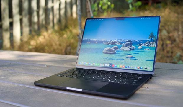 Image of the new MacBook Pro M5 on a table outdoors. Image of the new MacBook Pro M5 on a table outdoors.