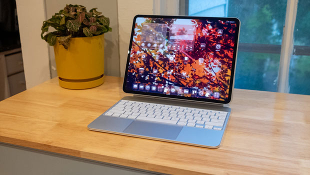 Image of the iPad Pro M5 on a table. Image of the iPad Pro M5 on a table.